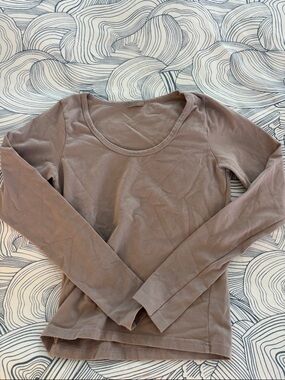John Gault Long Sleeve Scoop Neck Womens Top in Taupe size OS